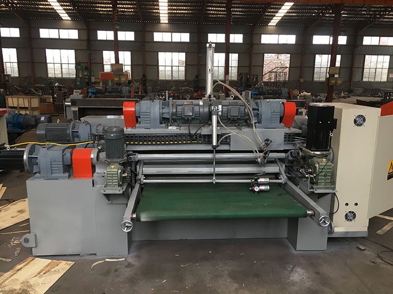 spindleless veneer peeling machine